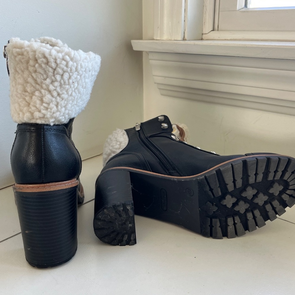 Nine West boots 9.5 - Picture 2 of 3